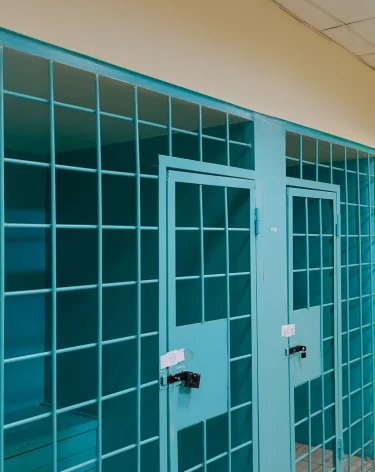 В Малайзии туриста из России задержали за царапину в лифте отеля