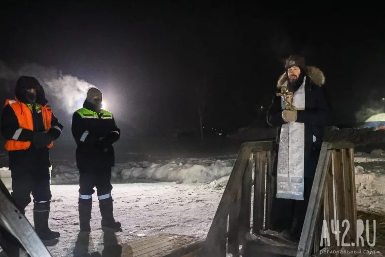 Фото: В прорубь в -40: как прошли крещенские омовения в Кемерове в 2026 году 46