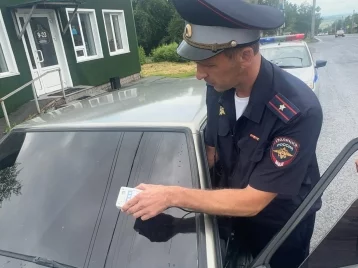 Фото: Кузбассовец с незаконной тонировкой автомобиля привлёк внимание сотрудников ГАИ 1