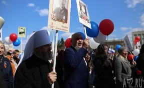 Шествие «Бессмертного полка» в Кемерове: Сергей Цивилёв пронёс по площади Советов портрет деда