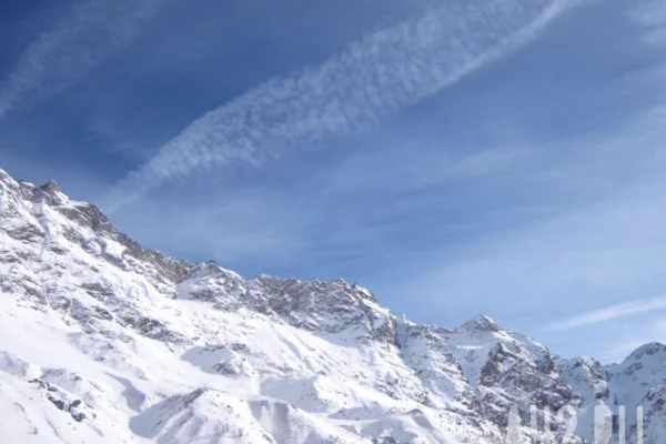 Стало известно состояние туристов, попавших под лавину в горах Бурятии