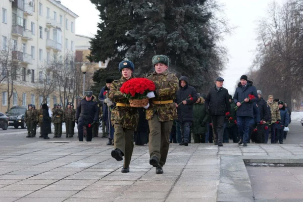 Губернатор Кузбасса и мэр Кемерова почтили память погибших защитников Отечества