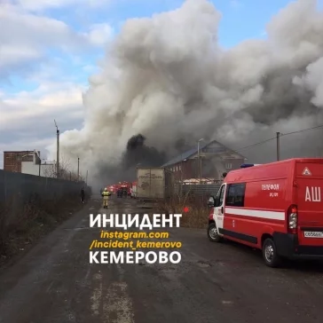 Фото: В результате пожара в производственных цехах в Кемерове погиб мужчина 3