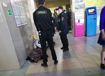 Фото: Очевидцы сообщили о смерти женщины на кемеровском автовокзале 1