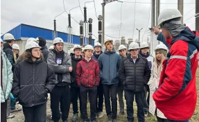 «Мы из будущего»: школьники из Кузбасса познакомились с работой энергетиков на подстанции «Мирная»