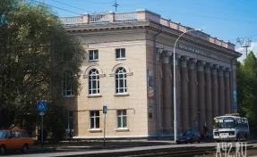 В Кемерове паркетные полы в библиотеке отремонтируют за 7 млн рублей