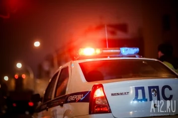 Фото: Очевидцы: в Кузбассе на трассе столкнулись ВАЗ-2110 и машина скорой помощи 1