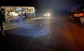 В Междуреченске легковые авто протаранили два автобуса, есть погибший и пострадавшие