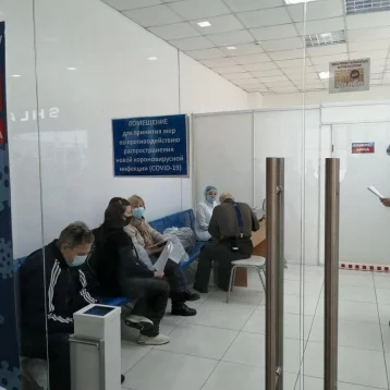 Фото: Замгубернатора Кузбасса показал на фото пункт вакцинации от коронавируса в кемеровском ТЦ 1