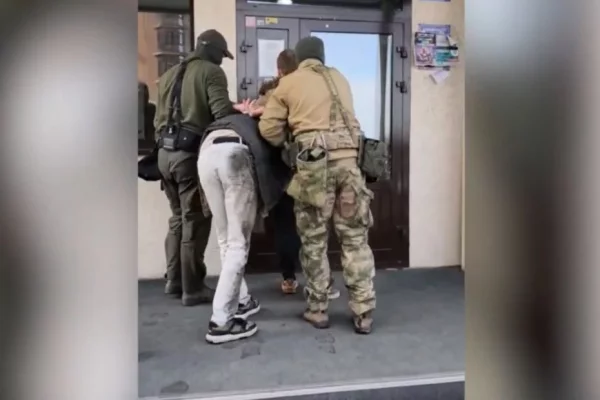 В Кемерове арестовали 19-летнего жителя Томска за помощь телефонным мошенникам