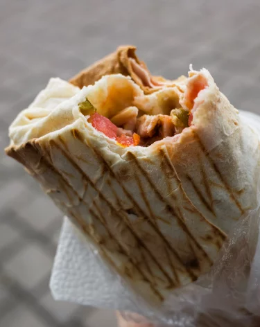 «Появились тараканы»: кемеровчане пожаловались на известную шаурмичную