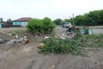 Фото: Кемеровчане пожаловались на заваленный мусором частный сектор: мэр оценил проблему 2