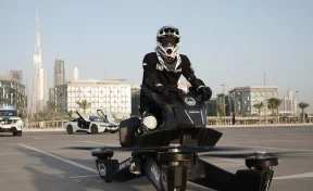 Дубайские полицейские начали тестировать летающий мотоцикл