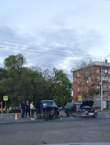 Фото: В Кемерове произошло жёсткое ДТП на перекрёстке 1