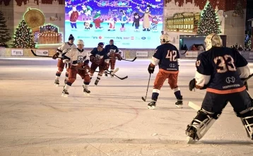 Фото: Владимир Путин сыграл в хоккей на Красной площади 2