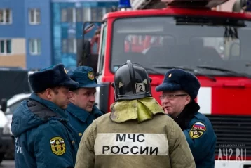 Фото: В Кузбассе из загоревшейся многоэтажки эвакуировались 20 человек 1