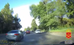 В Новокузнецке водитель пожаловался на нарушителя ПДД, виновника оштрафовали