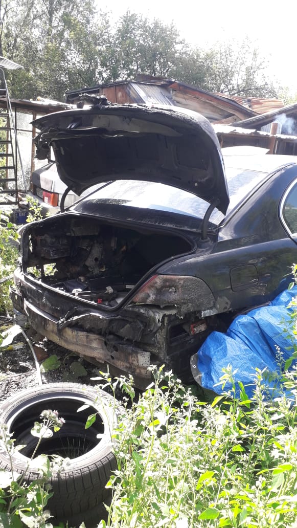 Кузбассовец поджёг автомобиль соседа после конфликта из-за мусора