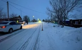 В Омской области пьяный водитель сбил женщину и санки с трёхлетним ребёнком