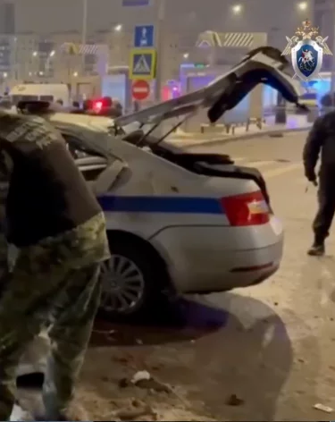 СК показал кадры с места взрыва автомобиля ДПС у Савеловского вокзала в Москве