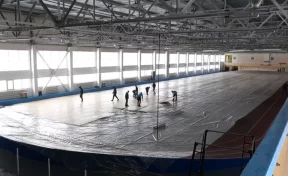 Тренировки в кемеровском легкоатлетическом манеже приостановились из-за ремонта