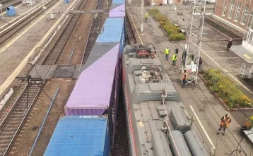 Фото: В Кузбассе поезд столкнулся с соседним локомотивом 1