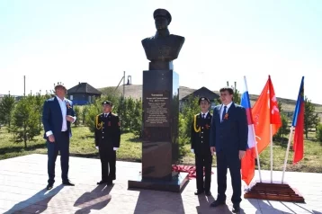 Фото: В кузбасской деревне установлен памятник Герою Советского Союза 1