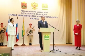 Фото: Илья Середюк поздравил главу Чебулинского округа со вступлением в должность 1
