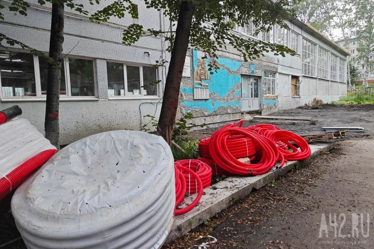 Фото: «Монтируют систему отопления и штукатурят стены»: мэр Кемерова рассказал о капремонте лицея 6