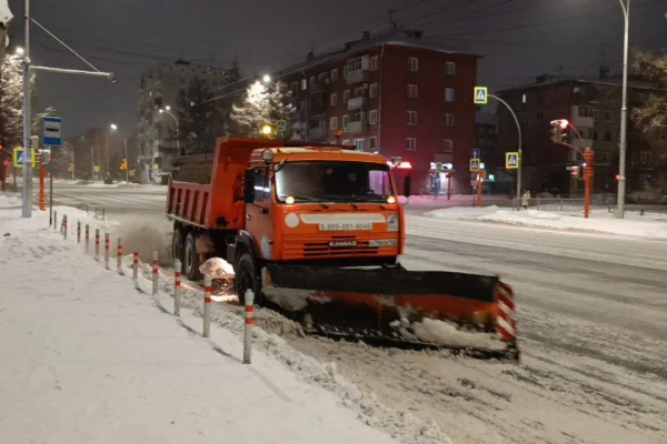 В Кемерове за сутки убрали 12 тысяч кубометров снега