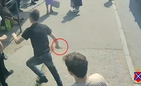 В Волгограде неизвестный ударил мужчину ножом при посадке в автобус 
