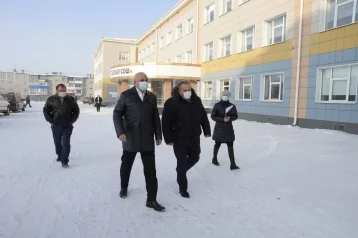 Фото: В Кузбассе открыли новую школу с бассейном 1