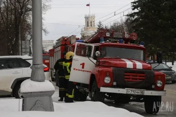 Фото: К музею в центре Кемерова подъехали пожарные машины 3