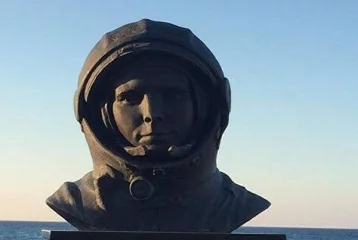 Фото: В Израиле появился памятник Юрию Гагарину 1
