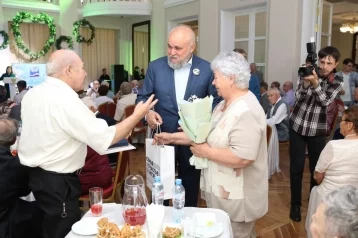 Фото: Губернатор Кузбасса поздравил семейные пары, состоящие в браке более 50 лет 1