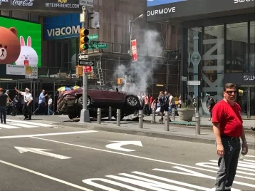 Фото: В Нью-Йорке автомобиль протаранил толпу людей: есть жертвы 1