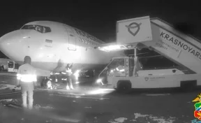 Москвича сняли с самолёта в Красноярске за курение на борту