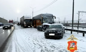 Разбились 13 автомобилей: на трассе М-4 «Дон» произошло массовое ДТП