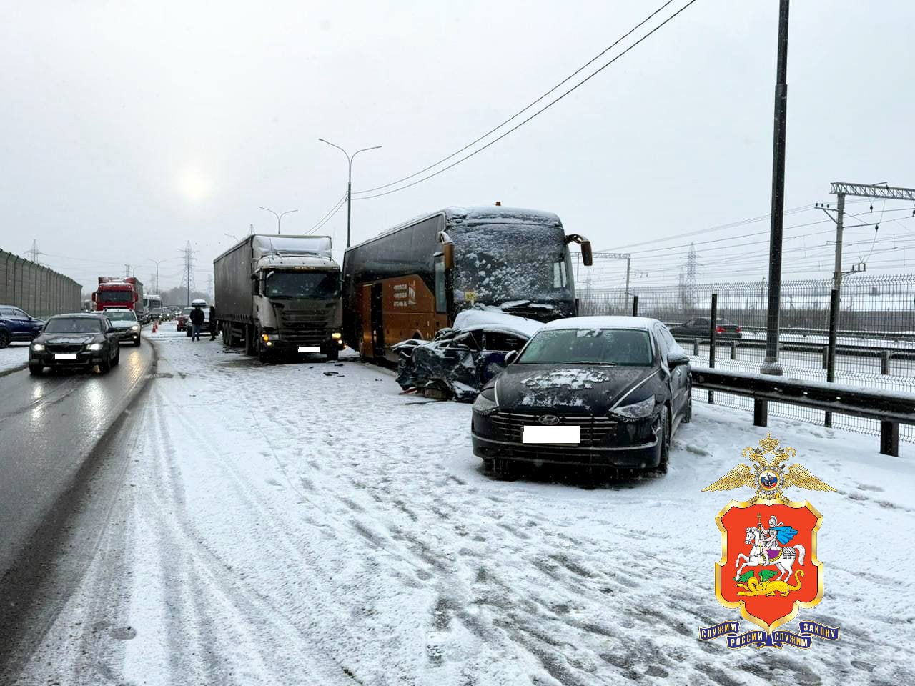 Разбились 13 автомобилей: на трассе М-4 «Дон» произошло массовое ДТП