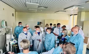 Губернатор Кузбасса навестил в больнице спасённого на шахте «Распадская-Коксовая» горняка