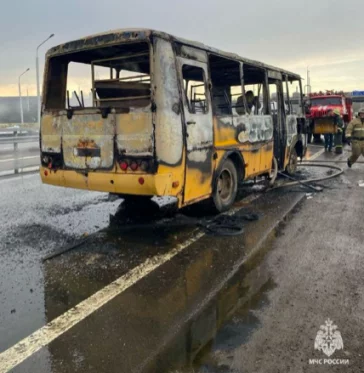 Фото: В Уфе по ходу движения загорелся школьный автобус 3