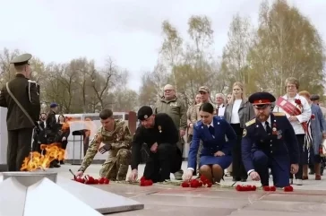 Фото: В Кузбассе появились ещё два Вечных огня: их зажгли на мемориалах в Топках 2