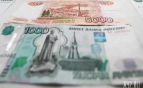 Житель Кузбасса пытался обмануть прохожего с помощью купюр «банка приколов»