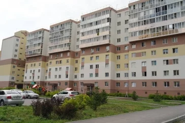 Фото: Мэр Кемерова проверил дом с протекающей крышей на бульваре Строителей 2