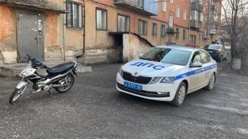 Фото: В Кузбассе оштрафовали мотоциклиста без прав и защитного шлема 1