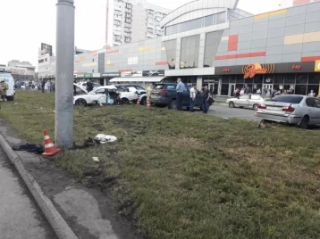 Фото: Протаранил три автомобиля: в полиции рассказали подробности смертельного ДТП в Новокузнецке 1