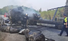В Тюменской области две фуры сгорели после ДТП. Есть погибший 