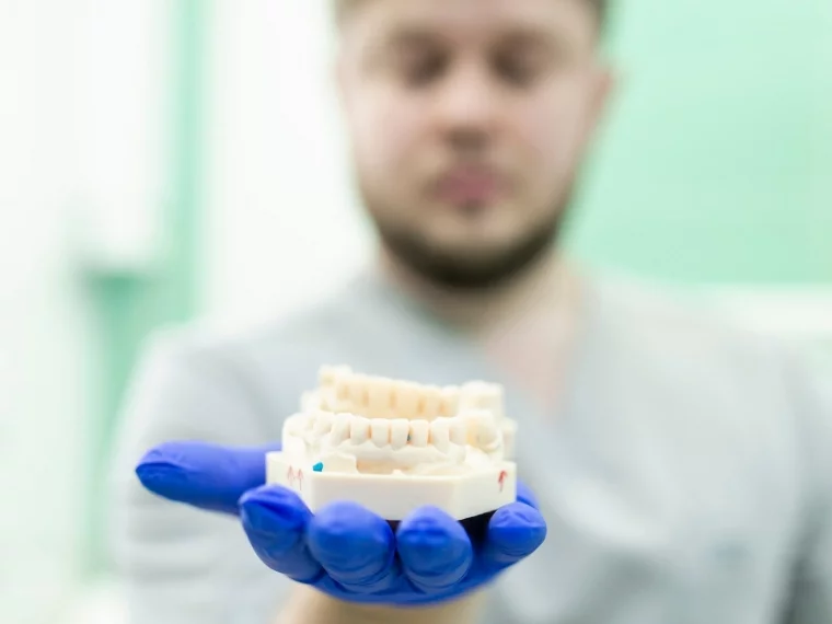 Фото: Почему хорошее протезирование — это не быстро: опыт кемеровского стоматолога-ортопеда 3