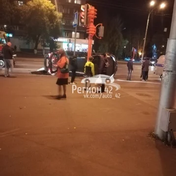 Фото: Пьяный пенсионер устроил ДТП на проспекте Шахтёров в Кемерове 1