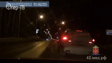 Фото: В Кузбассе пьяный водитель пытался уйти от погони на скорости 230 километров в час  1